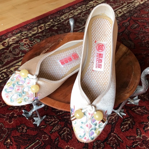 FU TAI XIN Champagne Pastels Floral Silken Embroidered Slip-Ons Chinese 240 US 7 - Picture 3 of 16